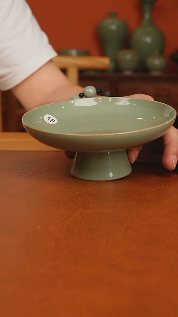 越窑秘色瓷小高足盘小微瑕