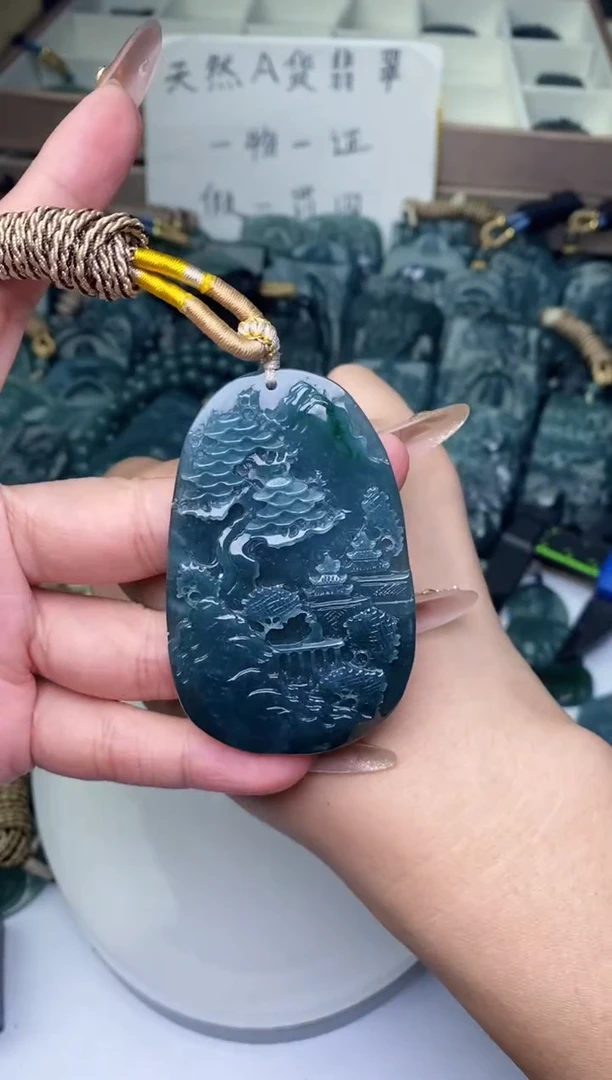 颈饰未镶嵌翡翠