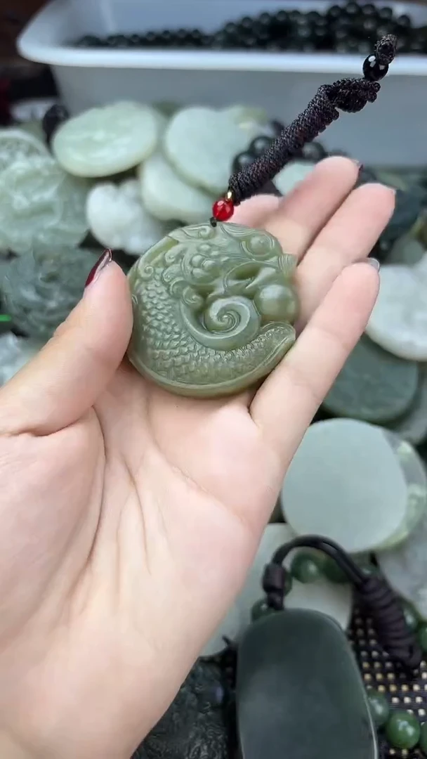 颈饰未镶嵌和田玉1
