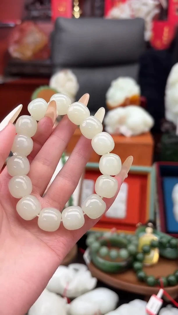 未镶嵌手串和田玉董小姐推荐 多样性发货 拍一发一bb14