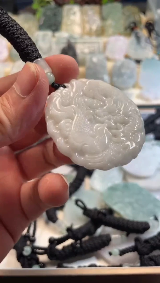 颈饰未镶嵌翡翠11/16/047