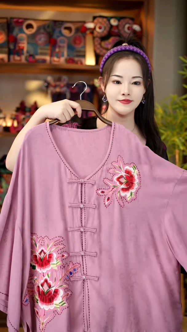 刺绣私人定制苗族手工衣服A9067