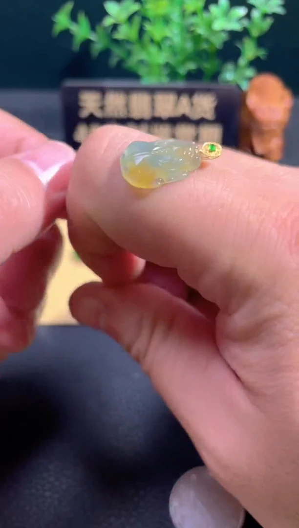 颈饰18K金镶嵌翡翠翡翠