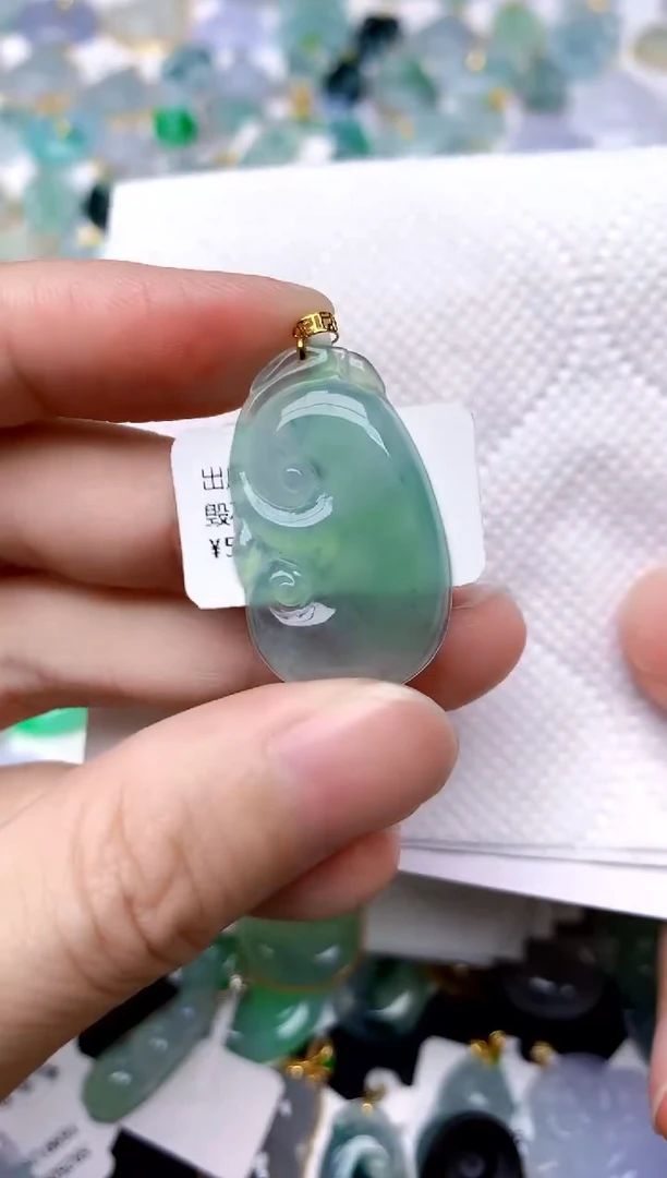 颈饰18K金镶嵌翡翠天然A货翡翠