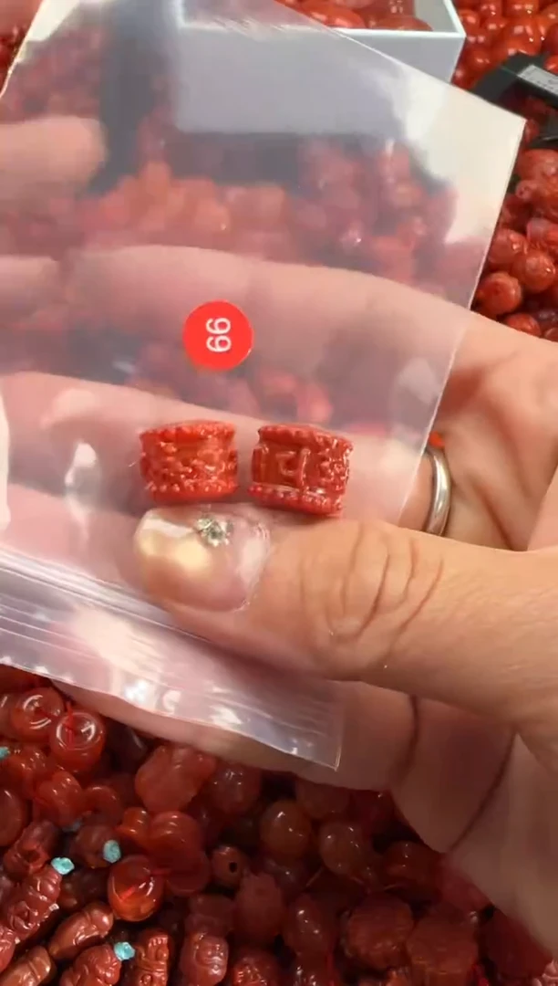 南红玛瑙未镶嵌颈饰1