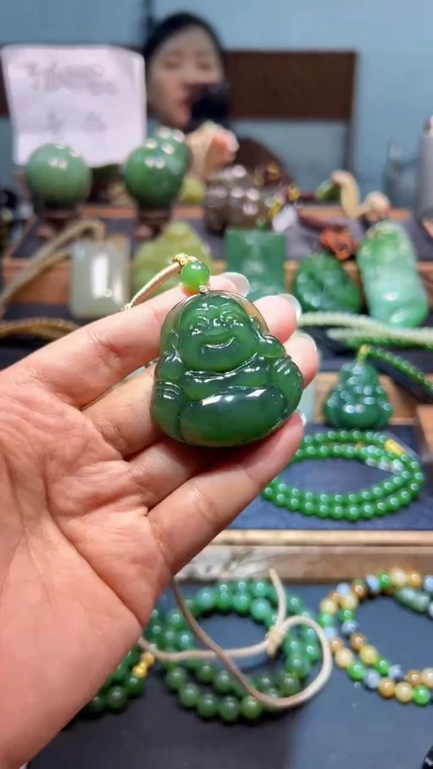 颈饰未镶嵌和田玉（碧玉）1