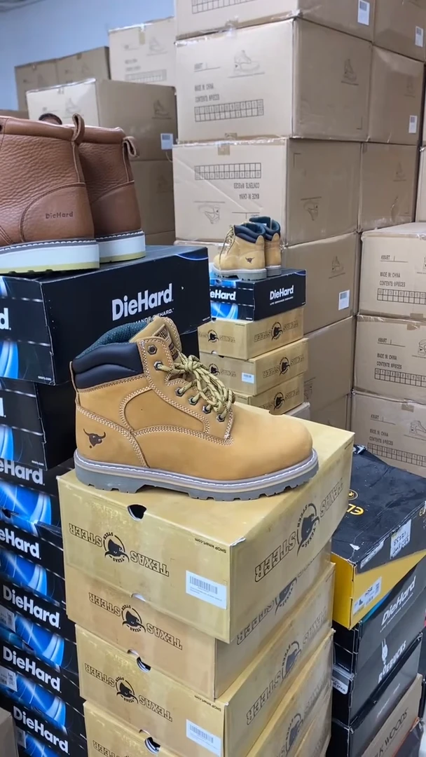 牛皮42.5码，牛头1 皮鞋码，工装靴个别鞋面有胶印默认瑕疵介意勿拍