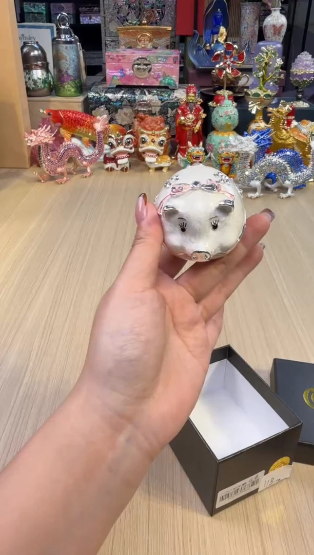 224七宝白色梅花猪