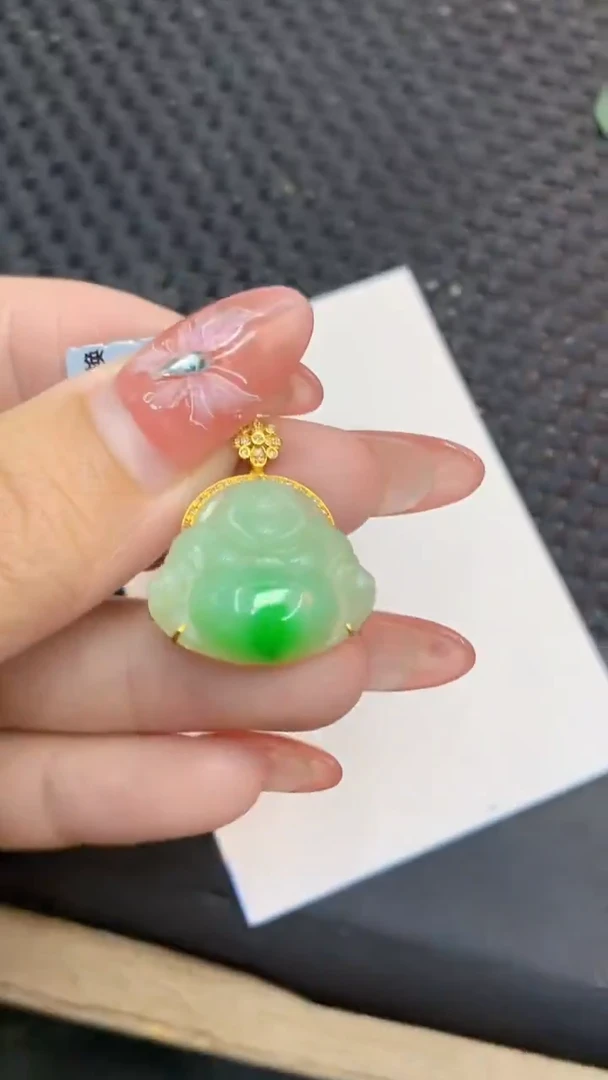 颈饰18K金镶嵌翡翠1
