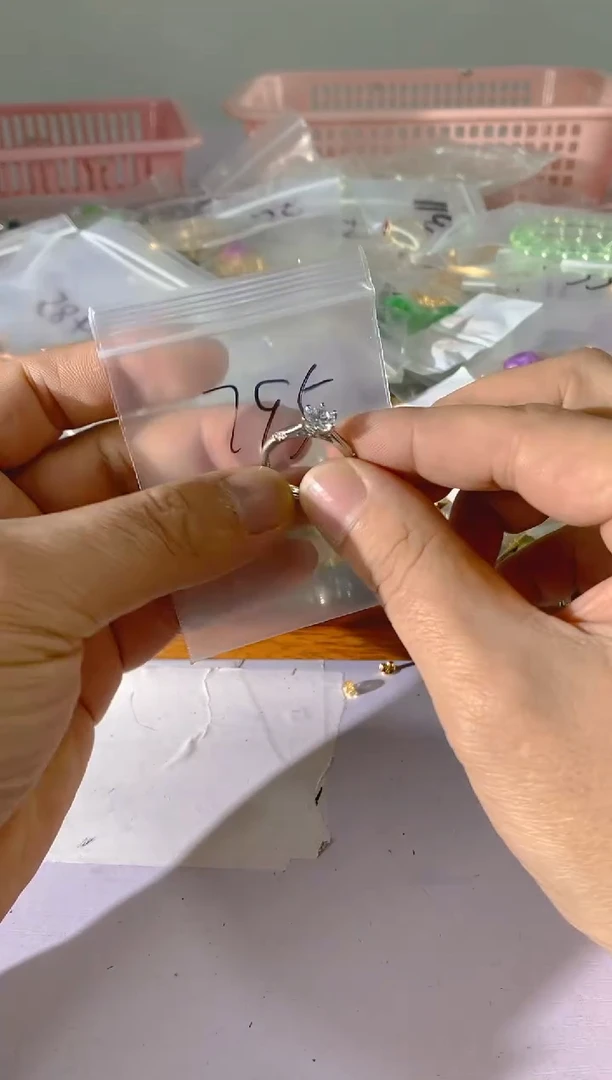 【闪购商品】水晶颈饰银S925镶嵌795红宝，蓝宝，多样性发一件赠链