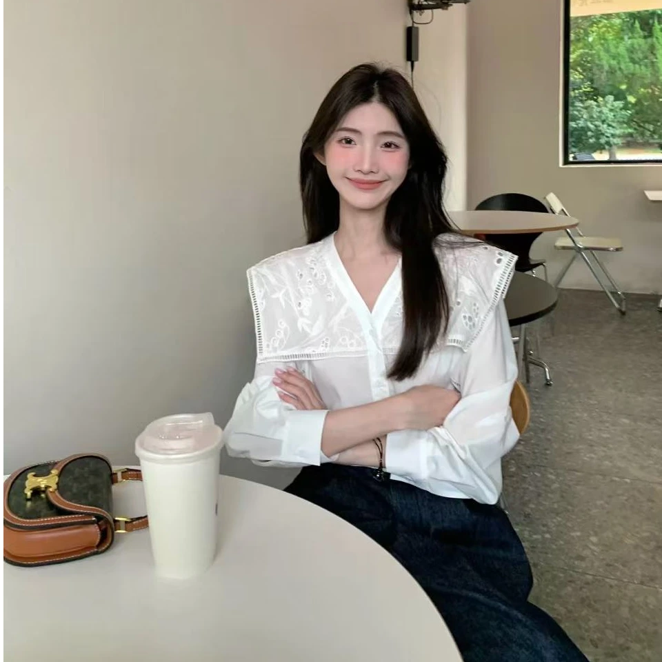韩版翻领镂空花边长袖衬衫女秋季新款白色时尚气质宽松上衣156