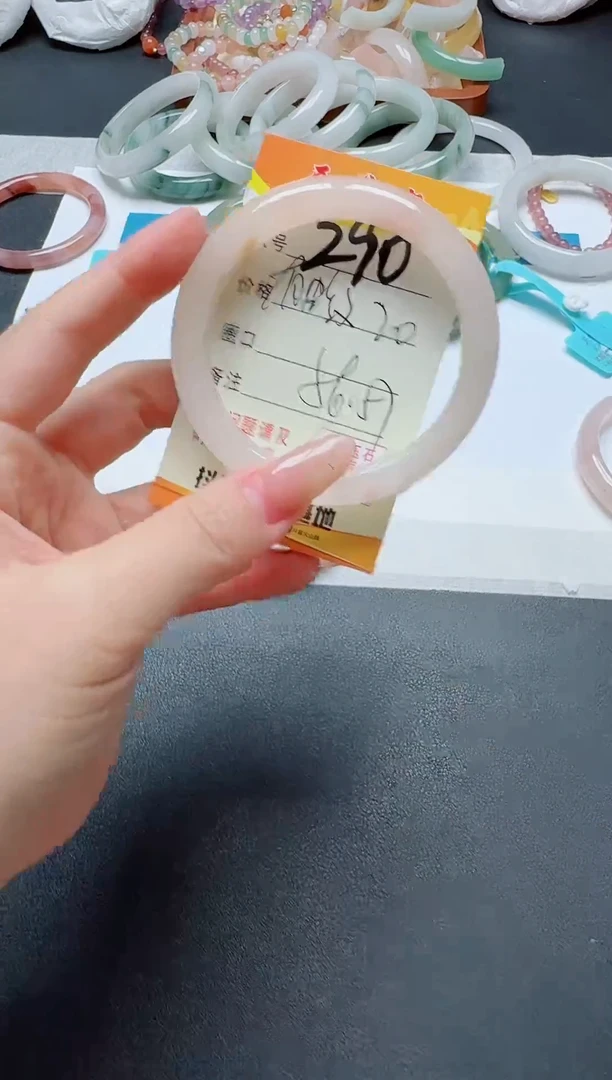 【闪购商品】石英质玉手镯未镶嵌290