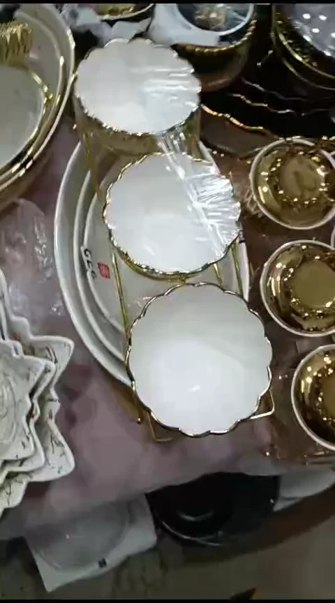 瓷097三个金边碗+架