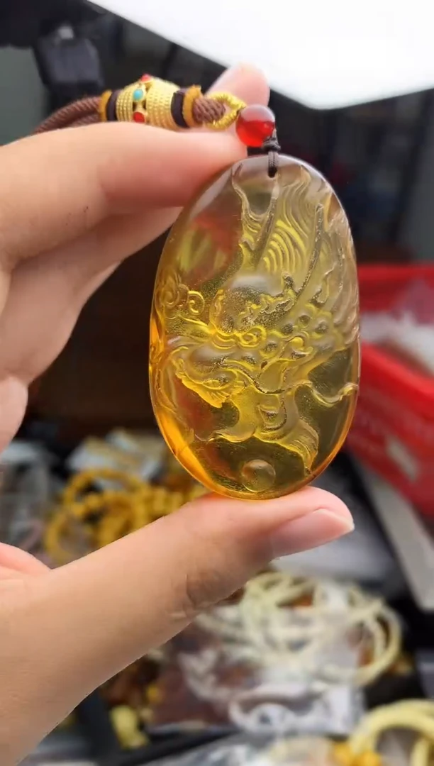 未镶嵌琥珀珠宝奇石185