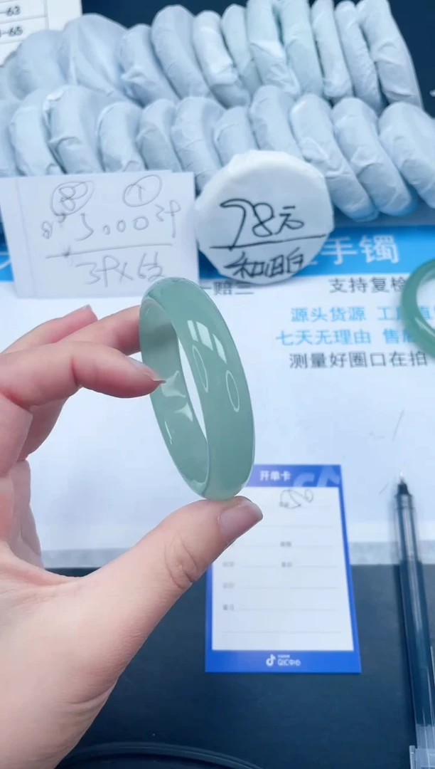 【闪购商品】石英质玉手镯未镶嵌50-54