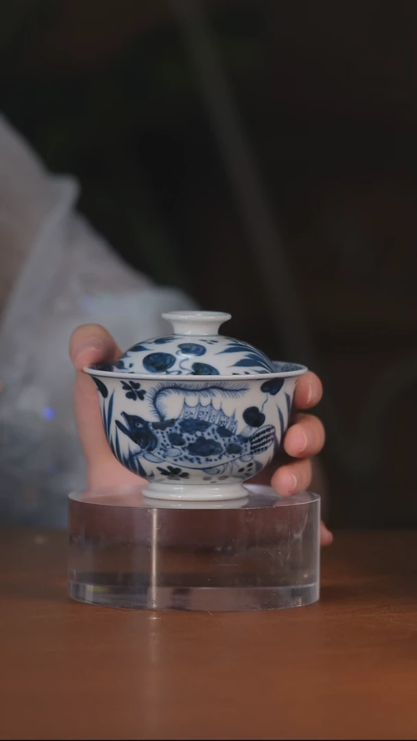 元青花鱼藻盖碗