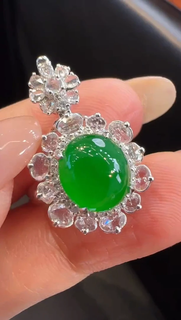 18K金镶嵌戒指翡翠吊坠两用款