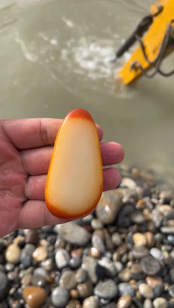 颈饰未镶嵌和田玉（糖玉）99