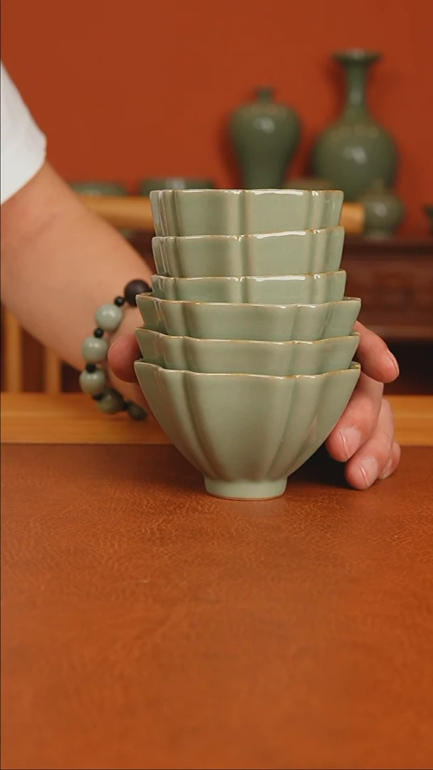 摩***胡越窑秘色瓷花口盏二级品