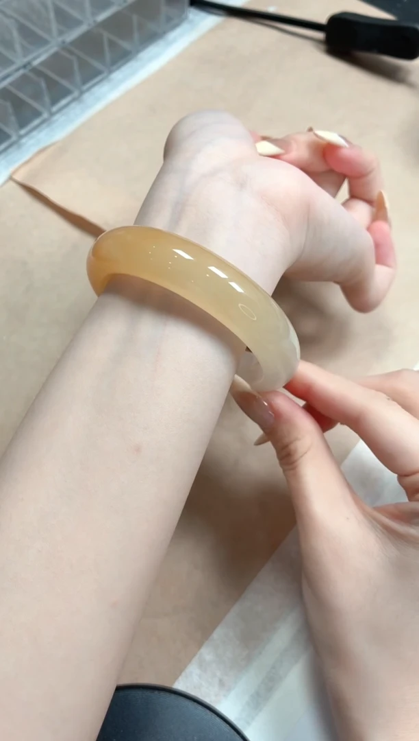 石英质玉手镯未镶嵌283-黄龙57