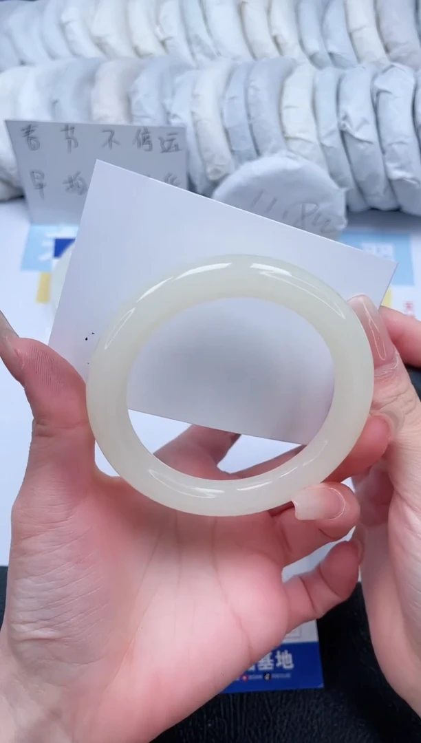 【闪购商品】石英质玉手镯未镶嵌T252-58.2