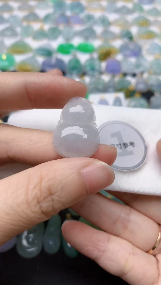 翡翠未镶嵌颈饰天然缅甸A货翡翠