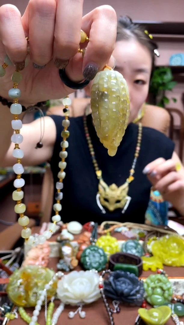 未镶嵌岫玉吊坠·