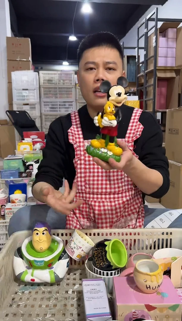 【闪购商品】杯树脂米奇抱布鲁托摆件微瑕