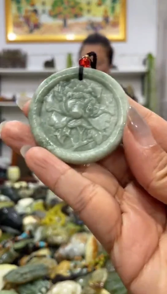 未镶嵌岫玉吊坠