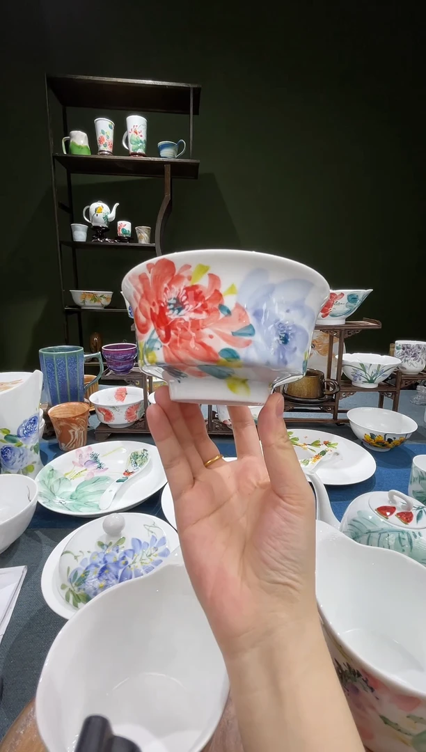 盘景德镇高温釉下4.75英寸金钟碗双色牡丹花