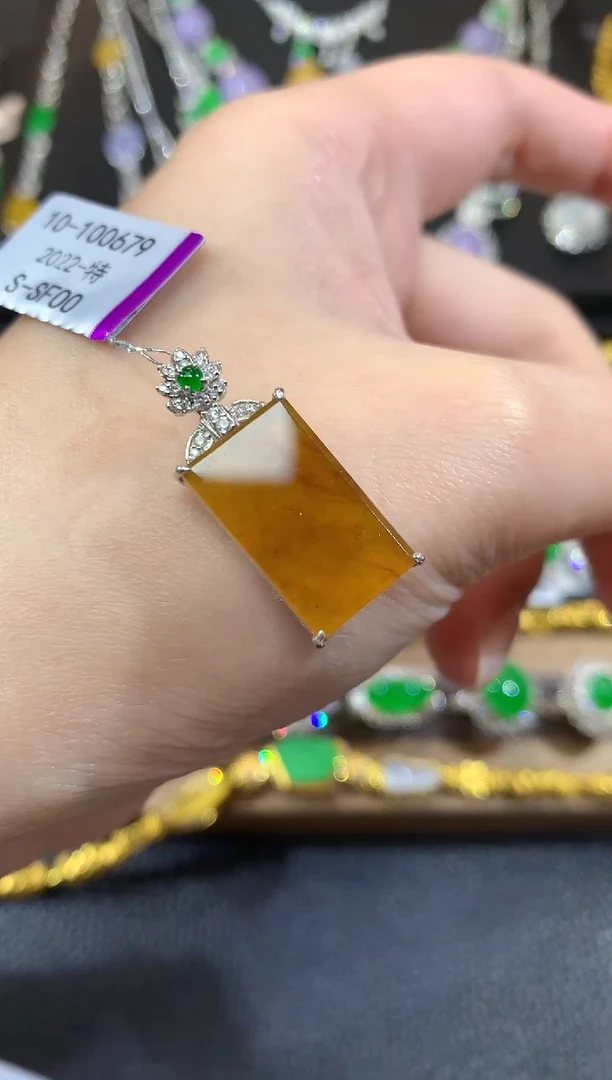 吊坠(不含链)18K金镶嵌翡翠C10