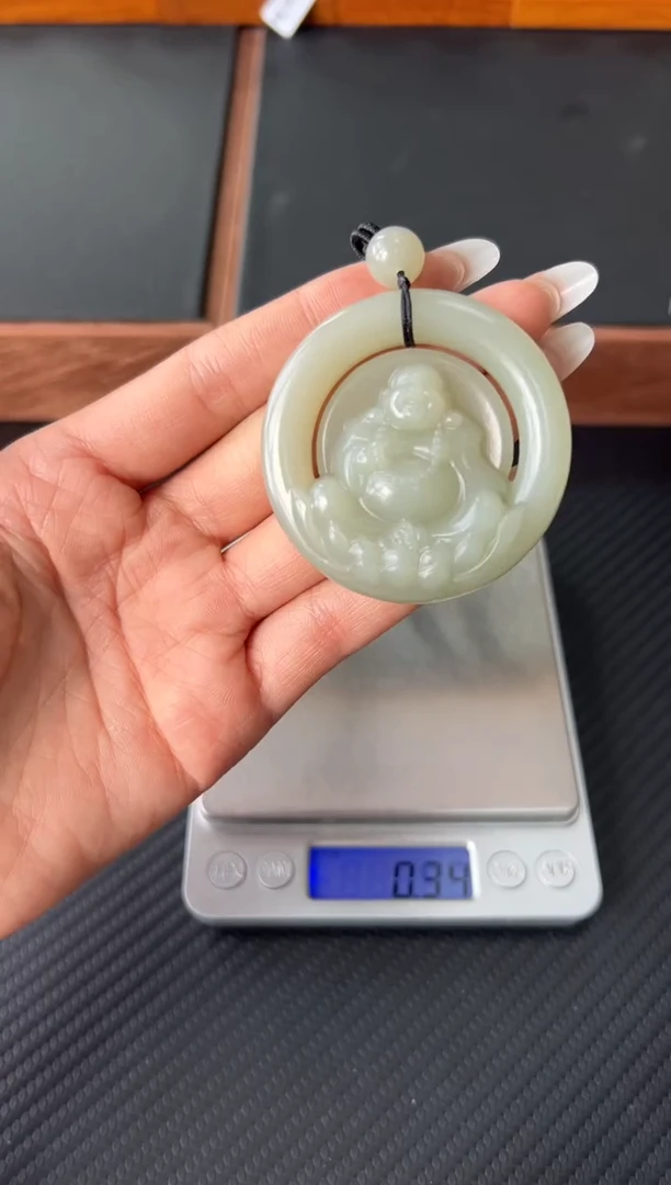 吊坠(赠链)未镶嵌和田玉且末微色差近矿