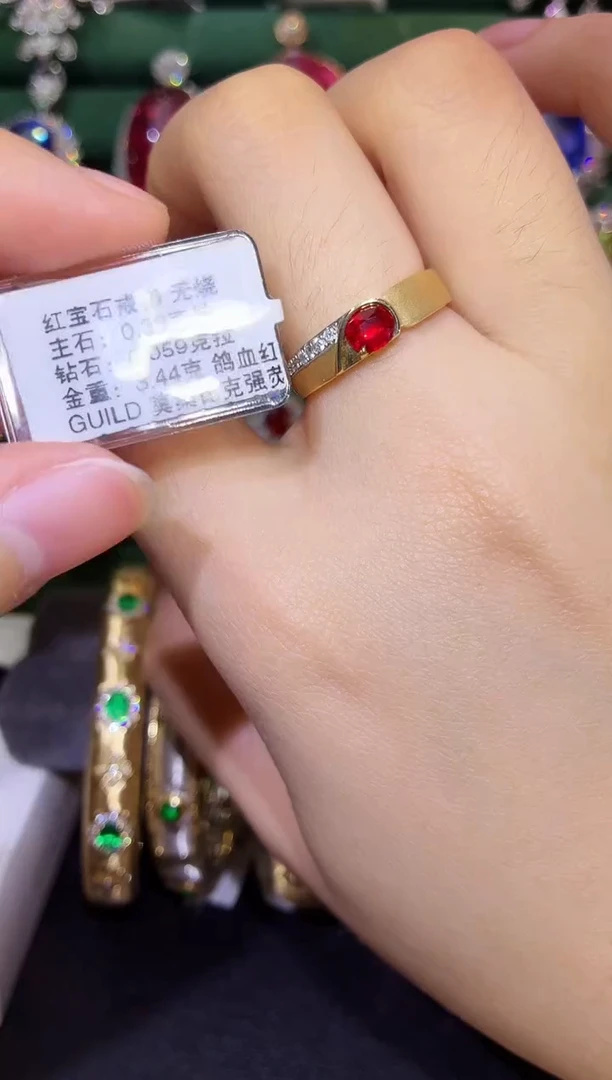 18K金镶嵌戒指红宝石无烧