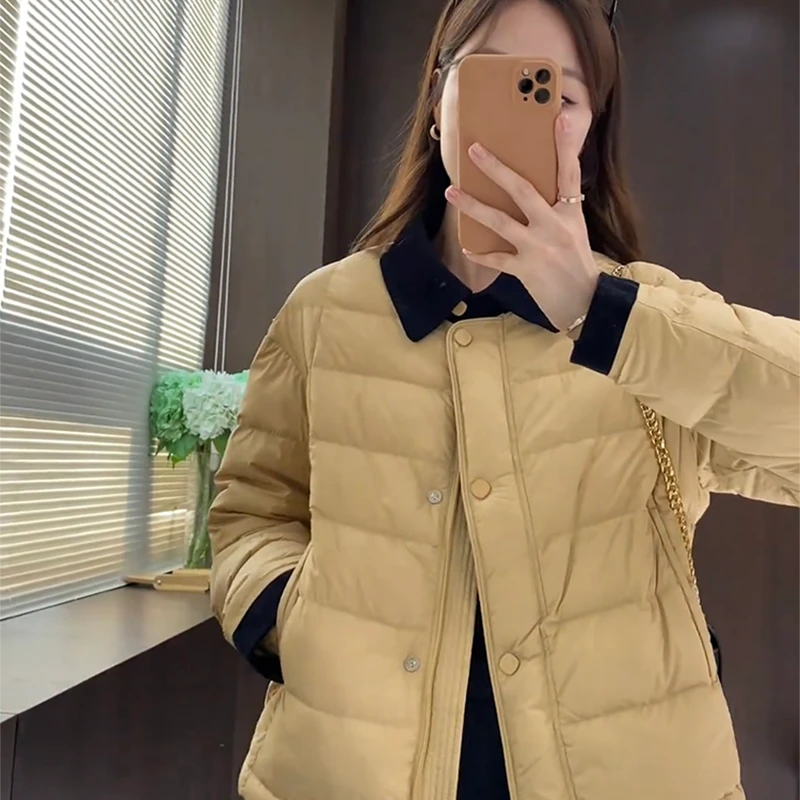 2025冬季新款撞色拼接翻领羽绒服女休闲保暖加厚款白鸭绒短款外套