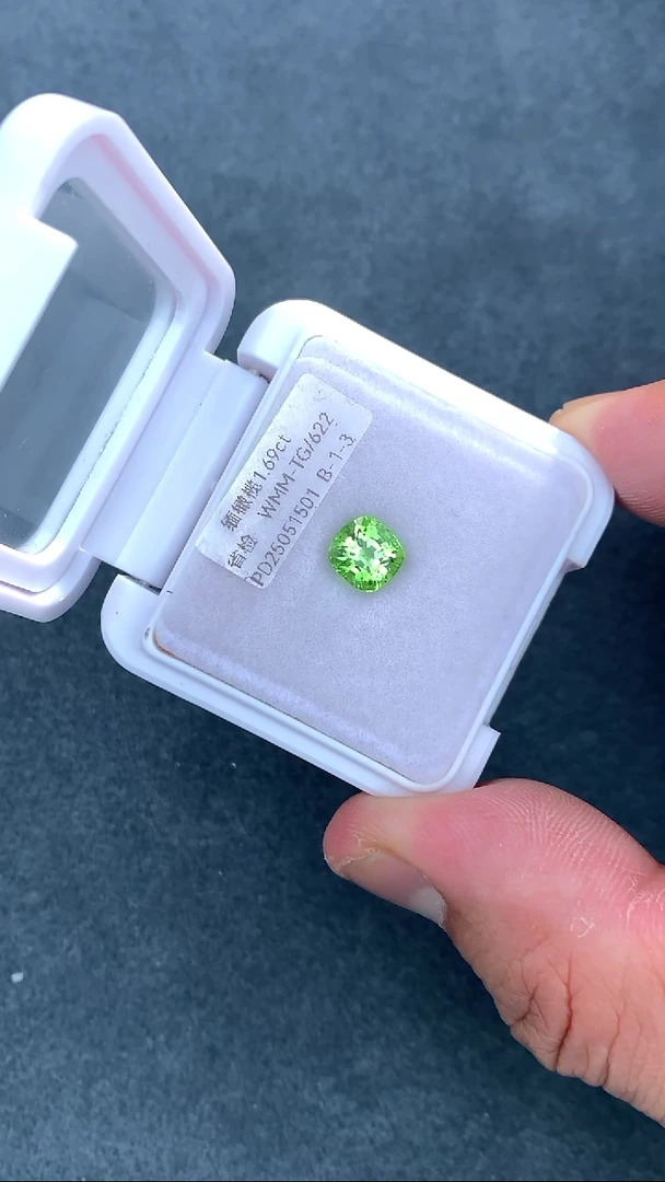 未镶嵌裸石橄榄石1.69克拉