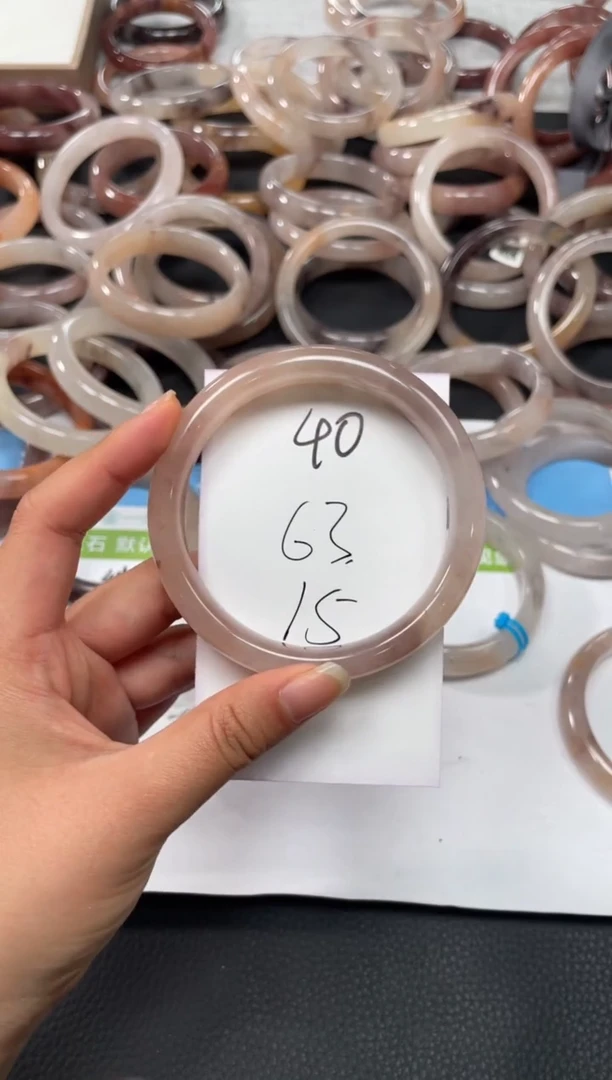 未镶嵌手镯石英质玉40