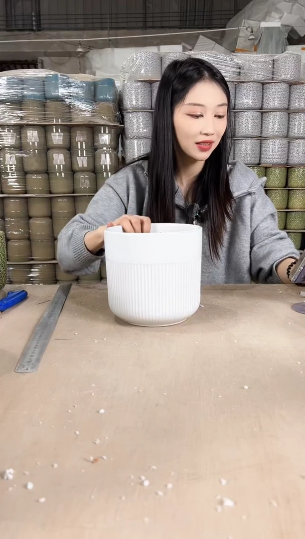 【闪购商品】陶瓷半条纹哑白中号18x17