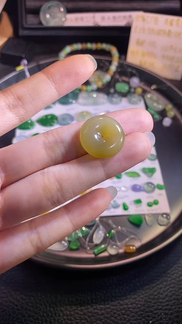 翡翠挂件未镶嵌扣