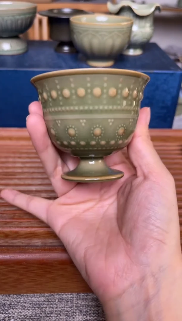 瓷器耀州窑橄榄绿高足杯  微瑕
