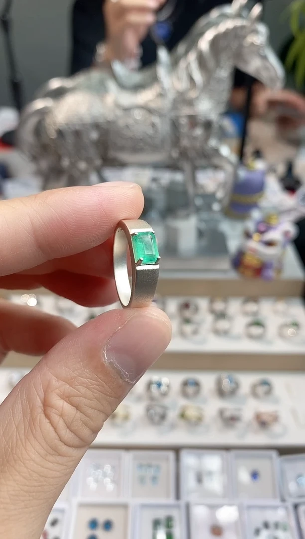 祖母绿戒指银S925镶嵌无*活口戒圈拍下备注身高体重