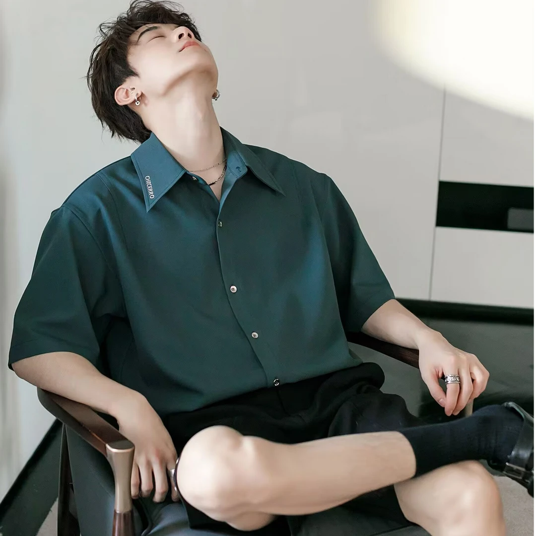 高级感男装气场潮流短袖衬衫男夏季2025新款纯色气质帅气轻奢痞帅