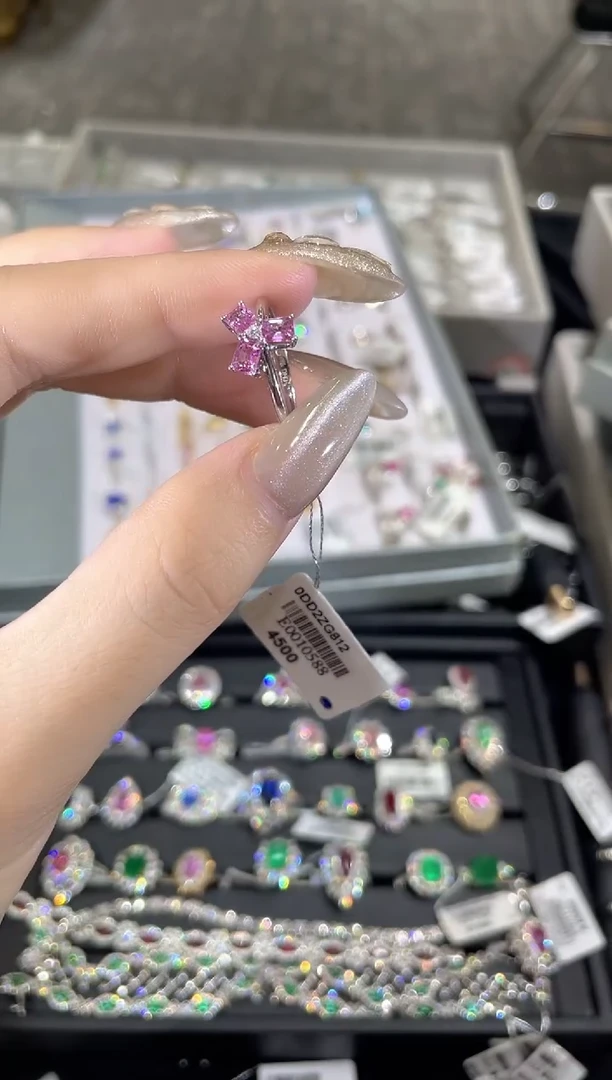 戒指蓝宝石18K金镶嵌YB
