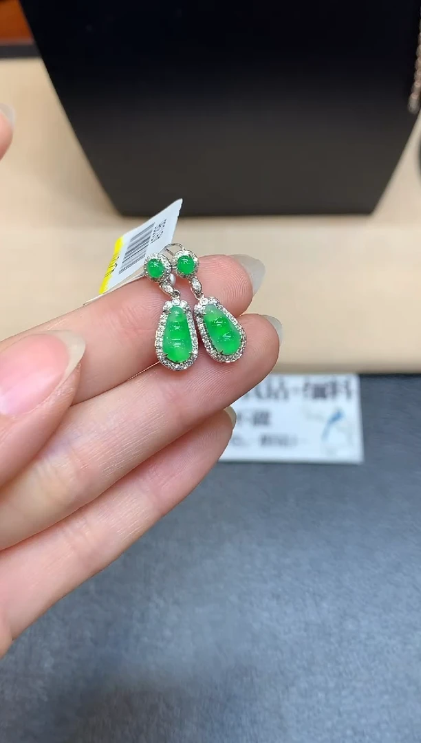 18K金镶嵌翡翠耳饰福豆【无服务费