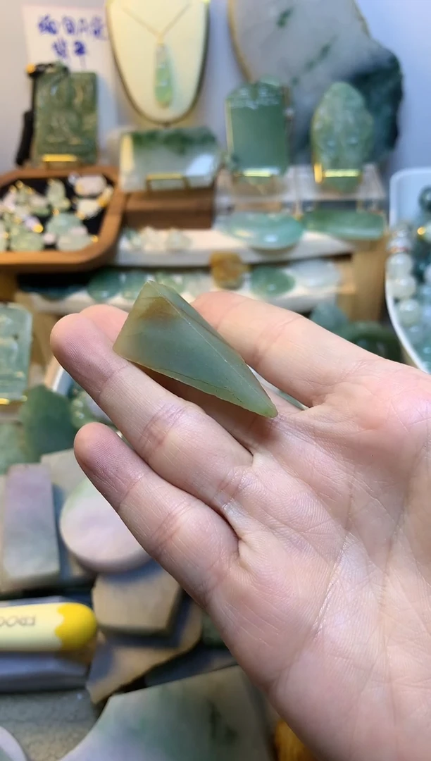 翡翠挂件未镶嵌缅甸A货翡翠，没有运费险
