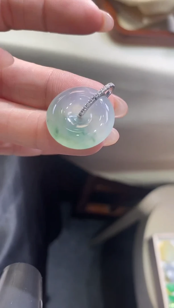 翡翠18K金镶嵌吊坠(不含链)平安扣