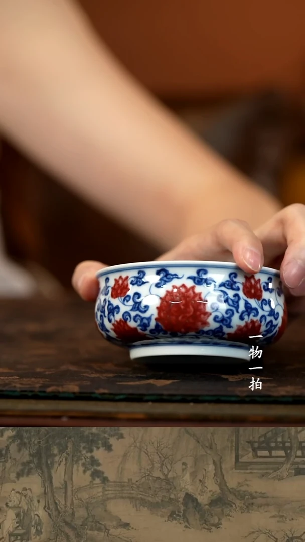 时***龛青花釉里红缠枝莲炉式杯