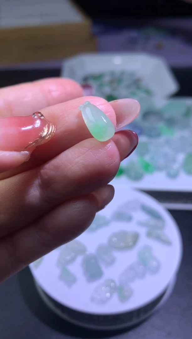 【闪购商品】定制翡翠未镶嵌毛货