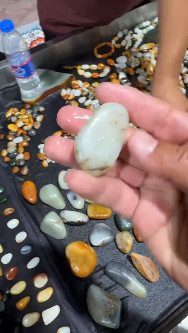 未镶嵌和田玉（糖玉）挂件和田玉