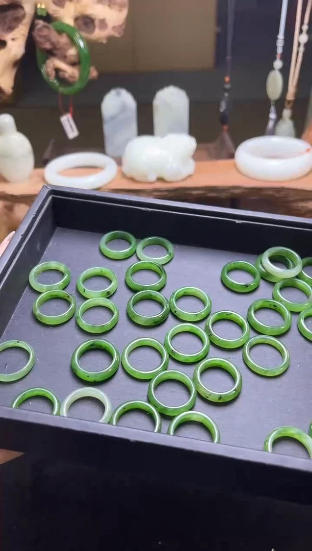 【闪购商品】和田玉戒圈未镶嵌俄罗斯碧玉阳绿戒圈17 多样性发一