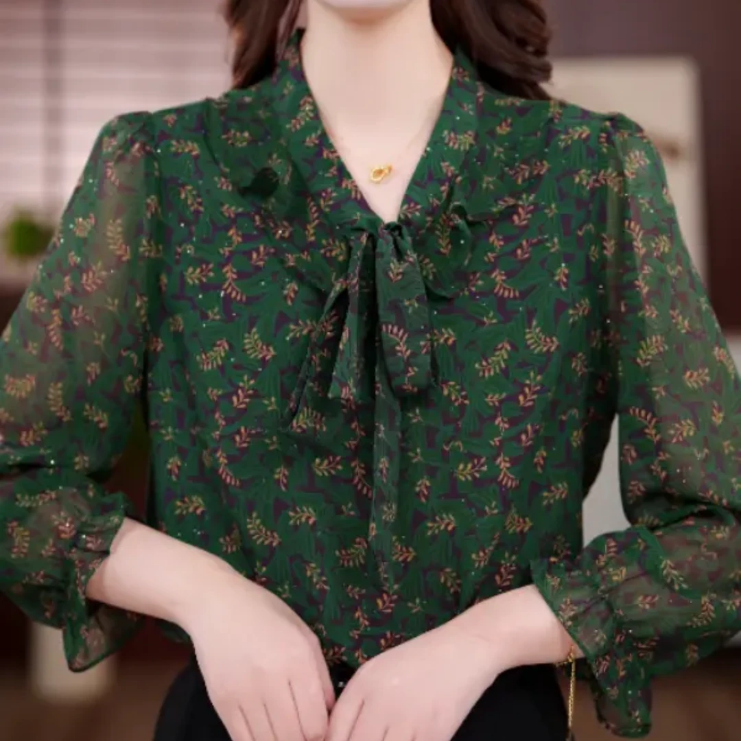 X玉汝于成2025新款V领气质小衫套头衬衫长袖时髦上衣女打底衫